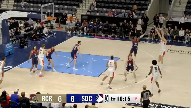 乐鱼leyu赛事官方-杨瀚森开局篮下连续两攻打进，随后空位三分再投进连拿7分